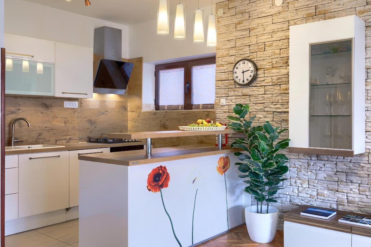 Stylish Flats With Two Bedrooms In Premantura Ngoại thất bức ảnh